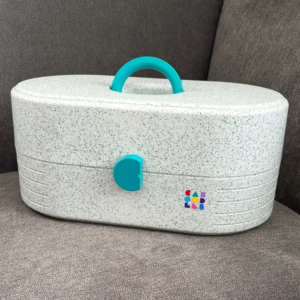 Vintage 90s large oval Caboodles makeup case